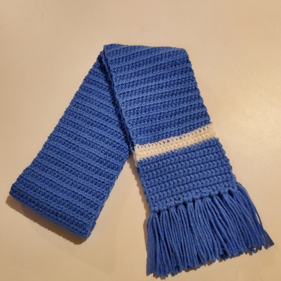 Toddlers blue and white hand crochet hat and scarf set - Picture 6 of 6